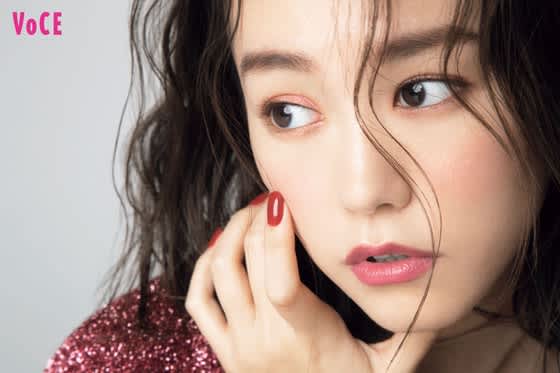 ビューティニュース 桐谷美玲 絶妙ローズの華やぎワントーンメイクに挑戦 ランコムetc 美容メディアvoce ヴォーチェ ビューティニュース 桐谷美玲 絶妙ローズの華やぎワントーンメイクに挑戦 ランコムetc 美容メディアvoce ヴォーチェ
