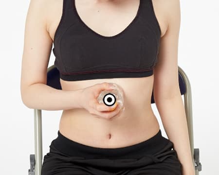 ビューティニュース やってみて 胃の不調に ペットボトル温灸であっためが効果的 美容メディアvoce ヴォーチェ