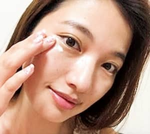ビューティニュース 目まわりのくすみ には今話題 ベスコス1位のアイテムが効く 美容メディアvoce ヴォーチェ