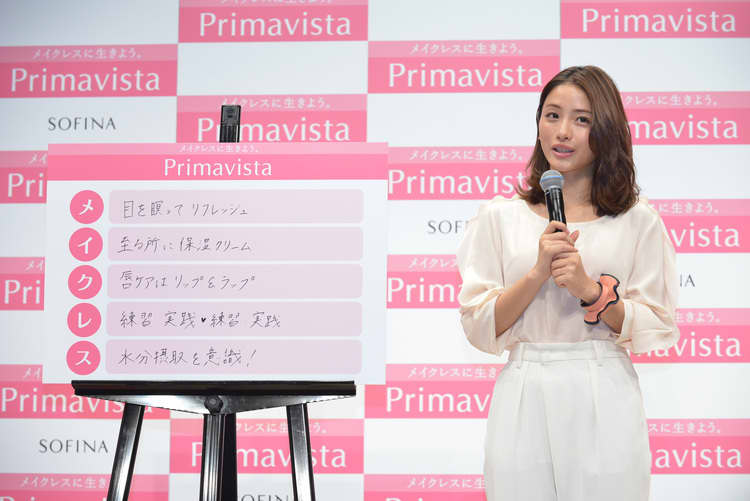 ビューティニュース 石原さとみもグッときた メイクレス なファンデーションの正体とは一体 美容メディアvoce ヴォーチェ