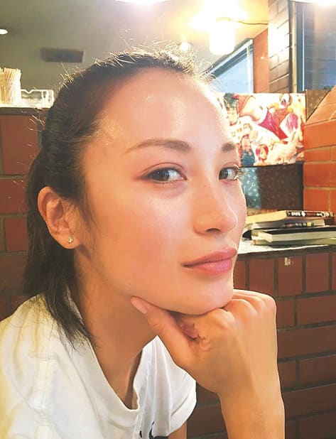 人気モデル黒田エイミが喫茶店の洋食を食べに行ってみた 自前メイク 自前飲み ルポ ビューティニュース 美容メディアvoce ヴォーチェ 人気モデル黒田エイミが喫茶店の洋食を食べに行ってみた 自前メイク 自前飲み ルポ ビューティニュース 美容メディアvoce ヴォーチェ