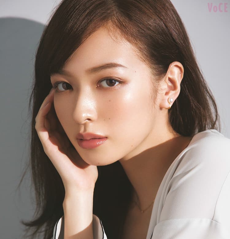 女らしいリップメイクは 洗練ベージュと大胆ボルドー 河北メイク ビューティニュース 美容メディアvoce ヴォーチェ 女らしいリップメイクは 洗練ベージュと大胆ボルドー 河北メイク ビューティニュース 美容メディアvoce ヴォーチェ