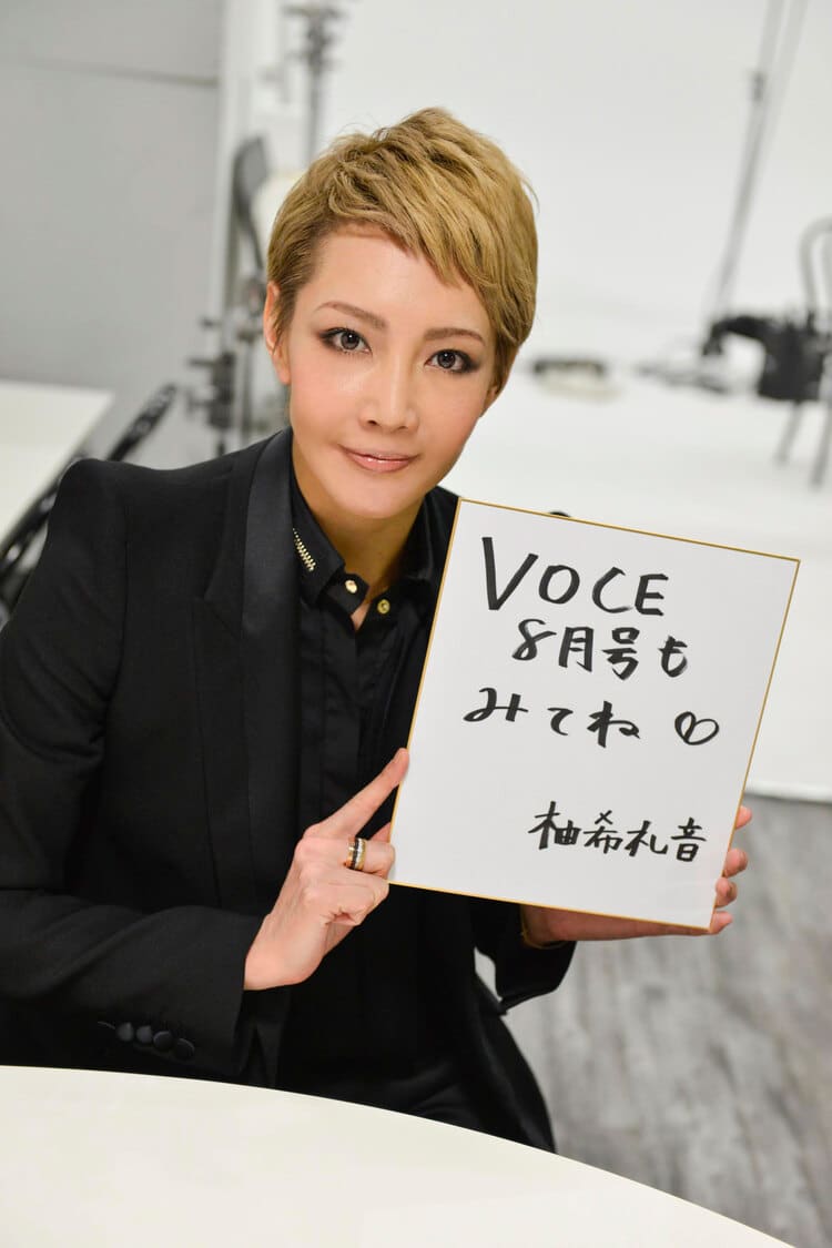 元 宝塚 星組 トップスター 柚希礼音 パネル 元宝塚星組トップスター・柚希礼音 大阪公演がスタート「皆さん