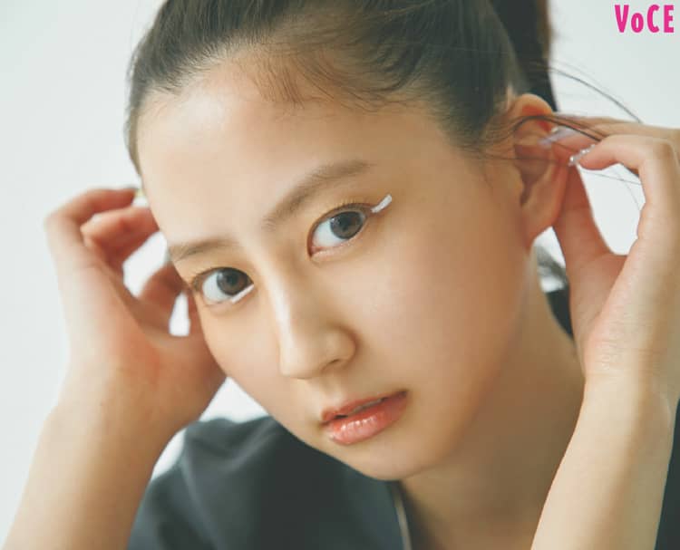 河北麻友子の旬メイク｜秋冬の目元は、ホワイトラインが新鮮！【ビューティニュース】｜美容メディアVOCE（ヴォーチェ）