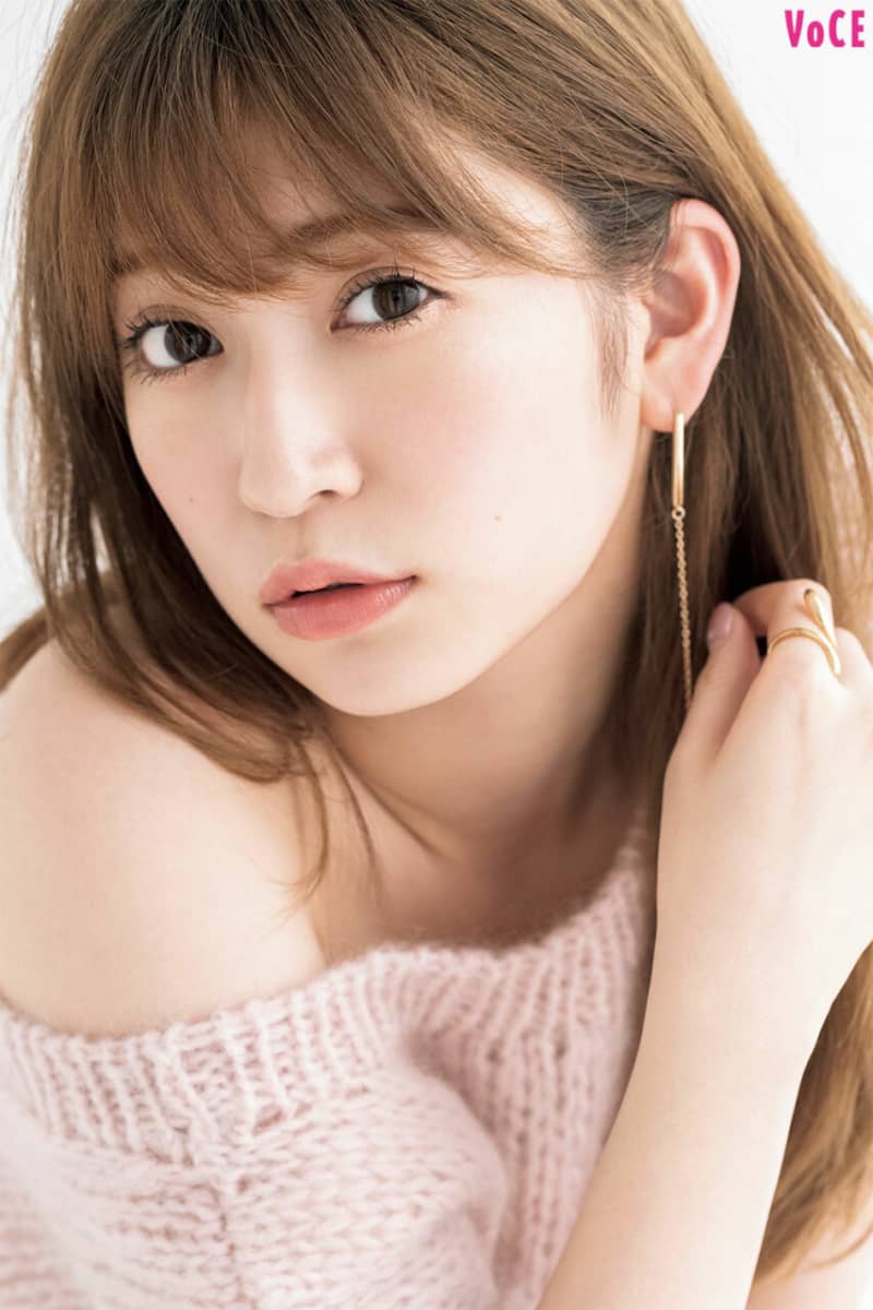 合コン後の初デートは ブラウンeye コーラルlip で決まり 吉田朱里の恋愛脳メイク 美容メディアvoce ヴォーチェ