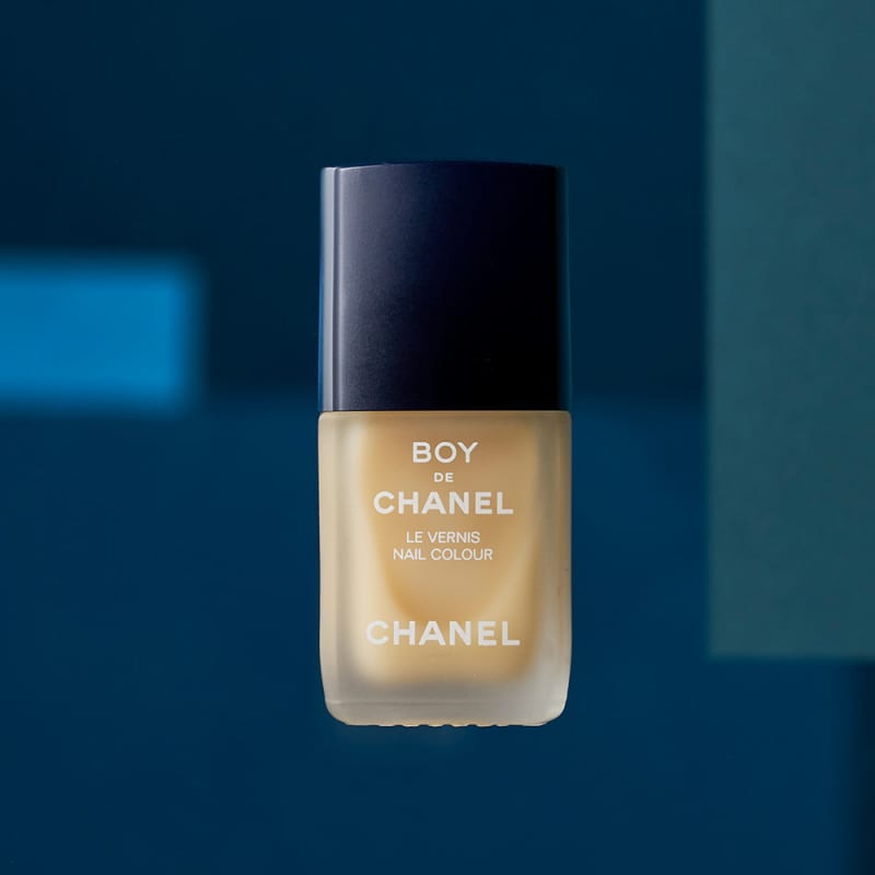 【CHANEL】
ボーイ ドゥ シャネル ネイル カラー 402