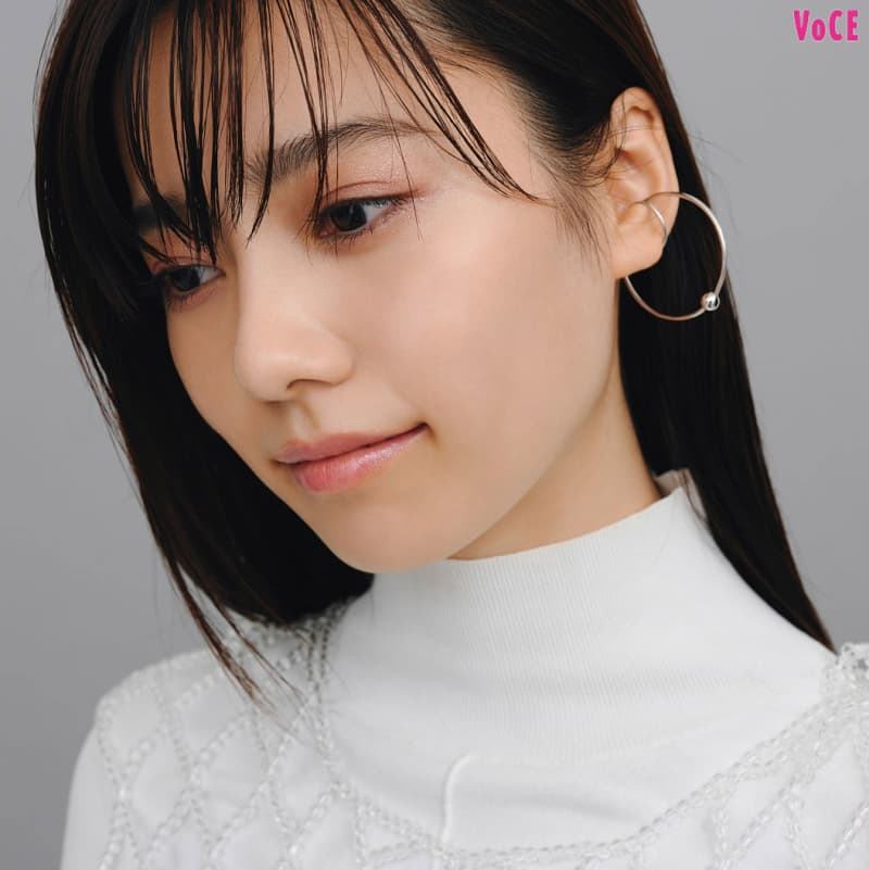 島崎遥香さんのおしゃれな肌はなんとノーファンデ!?