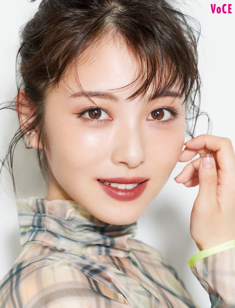 おしゃれ きれいが両立 ショコラレッド リップ Narsほか 浜辺美波の春リップ 美容メディアvoce ヴォーチェ おしゃれ きれいが両立 ショコラレッド リップ Narsほか 浜辺美波の春リップ 美容メディアvoce ヴォーチェ