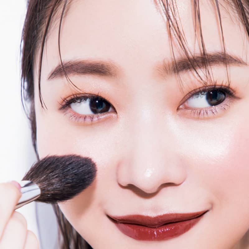 つやめく血色チークで顔色と立体感を理想通りに(指原莉乃)