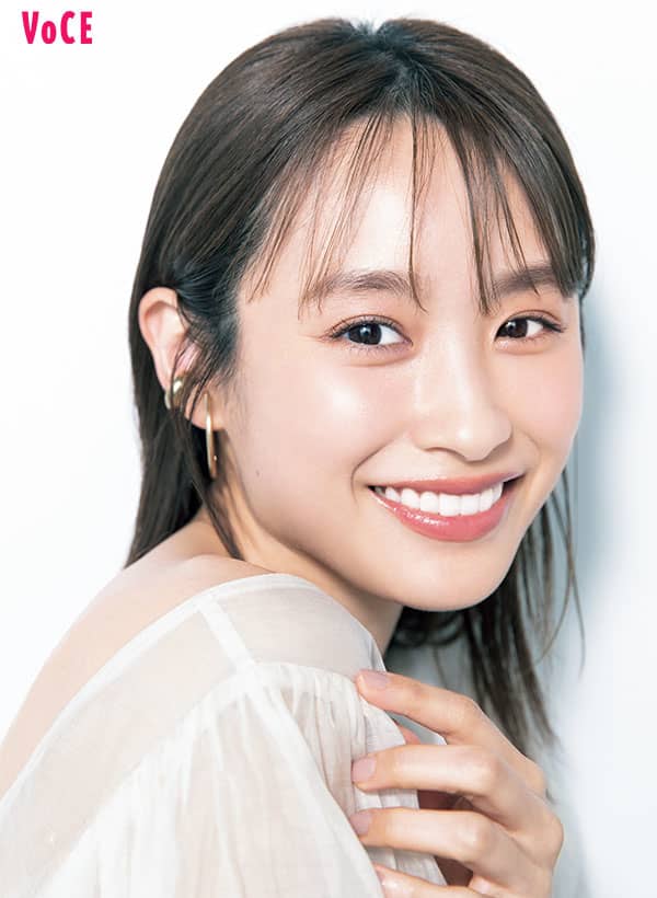 高橋愛の 笑顔力 の秘密は目と歯の白さにアリ 透明感の決め手は歯と白目 美容メディアvoce ヴォーチェ 高橋愛の 笑顔力 の秘密は目と歯の白さにアリ 透明感の決め手は歯と白目 美容メディアvoce ヴォーチェ