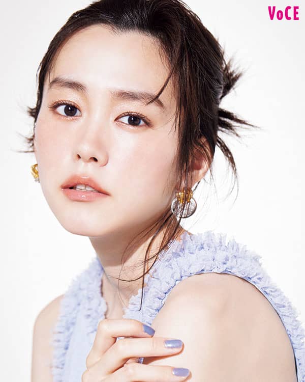 夏コスメ21 桐谷美玲 今話題の 21夏コスメ新作 をまとう Nars Dior アディクションほか 美容メディアvoce ヴォーチェ