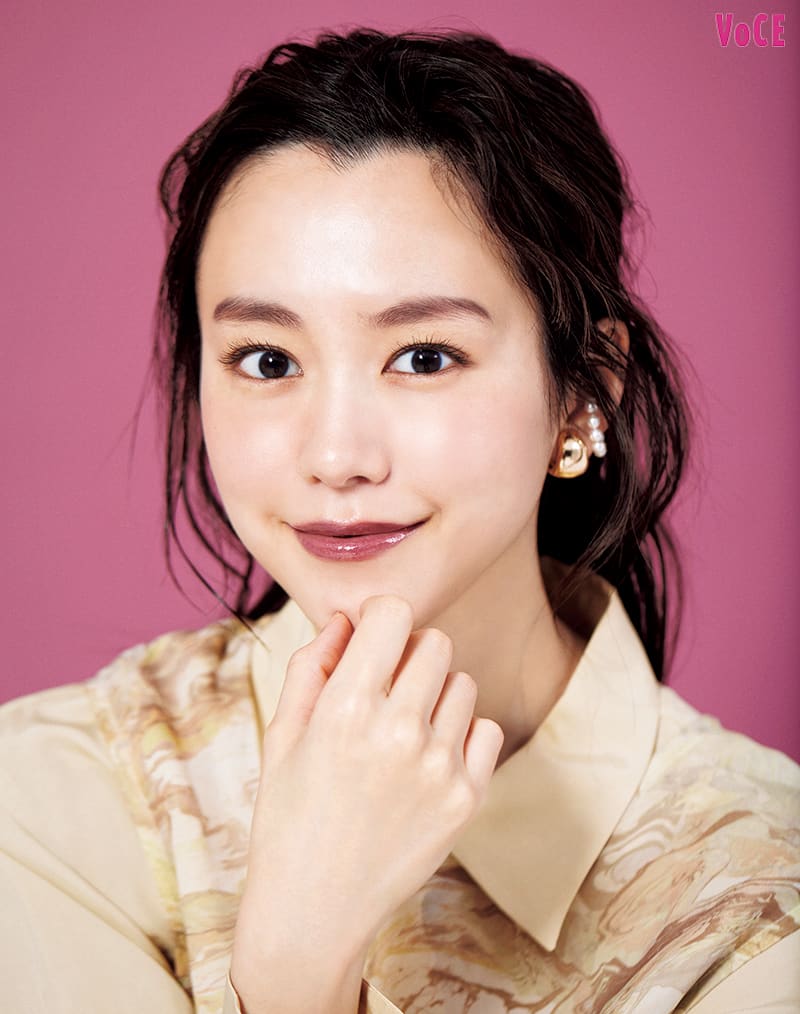 プラム×アーチ眉で色っぽ美人顔