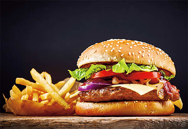 ハンバーガーとフライドポテト