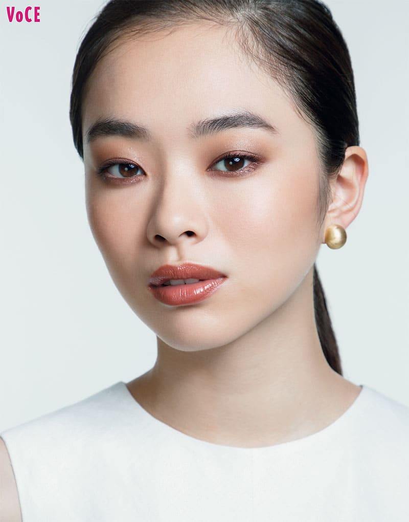 松井春菜さん RMK【LOOK 02】カーキゴールドのメイク