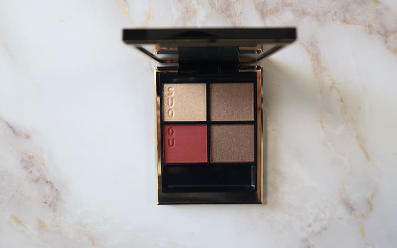 ブルベ冬の人におすすめの シグニチャー カラー アイズ は パーソナルカラーで紐解く Suqqu シグニチャーカラーアイズ 全色レビュー 22 年春新作も最速レビュー あやんぬのパーソナルカラー分析 美容メディアvoce ヴォーチェ