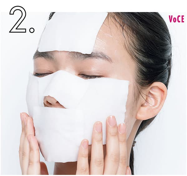 2.お湯を含んだあたたかいコットンで30秒蒸す/新井舞良さん