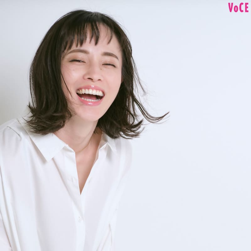 元宝塚歌劇団・雪組娘役スター【大湖せしる】透明感の秘密、愛用スキンケアコスメを公開!