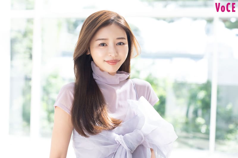 モデル加治ひとみさん