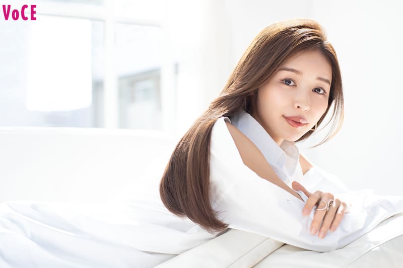 モデル加治ひとみさん