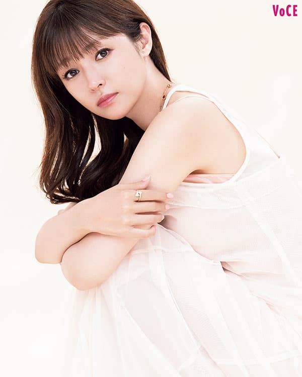 Amazon | 深田恭子 2025年カレンダー【壁掛け＆卓上版セット