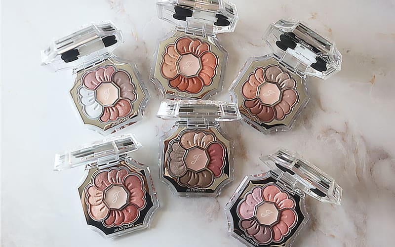 ジルスチュアート「ドレスドブルーム アイズ」の新色を全色スウォッチ