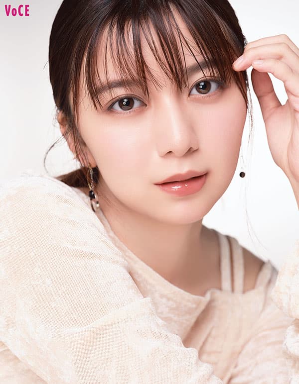 次は口紅など！ 神崎恵が満点をつけた！メイクアイテム一気見せ【2025