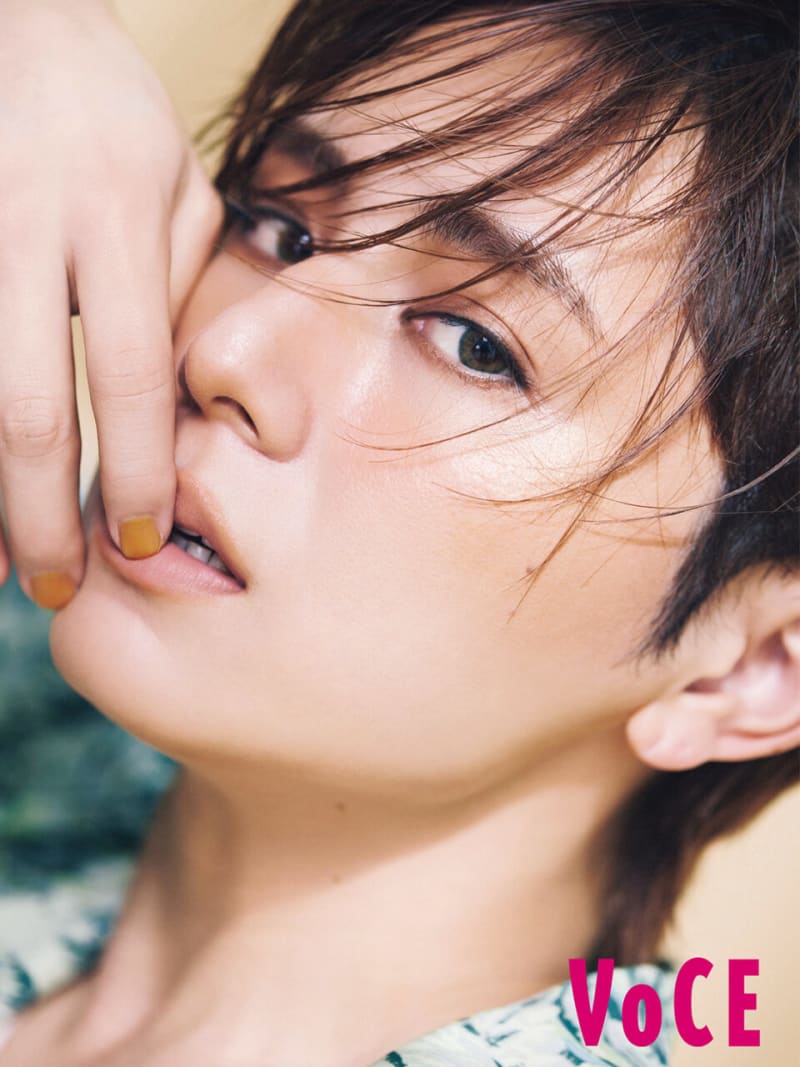 VOCE9月号の舞台裏】見る美容液・山田涼介×小田切ヒロ。サバンナに想い