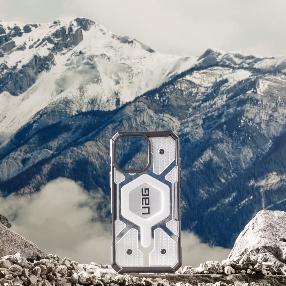 Wholesale cell phone accessory Urban Armor Gear (UAG) -  Pathfinder Clear MagSafe Case for