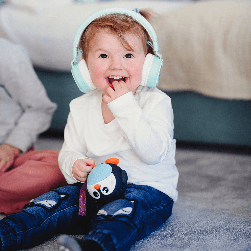 Wholesale cell phone accessory Planet Buddies - Penguin Bluetooth Speaker - Black and White