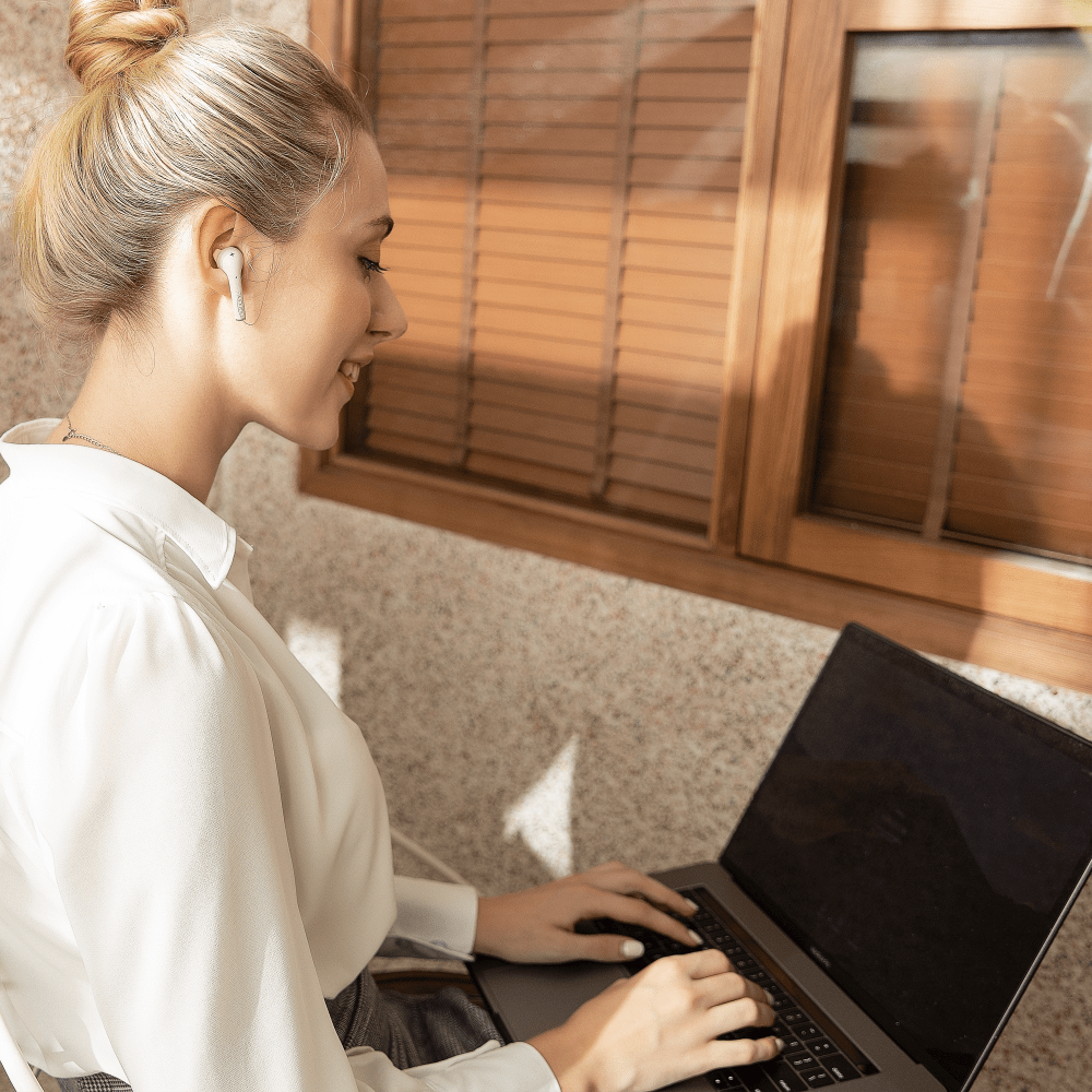 Wholesale cell phone accessory Defunc - True GO Slim Wireless In Ear Headphones - Pink