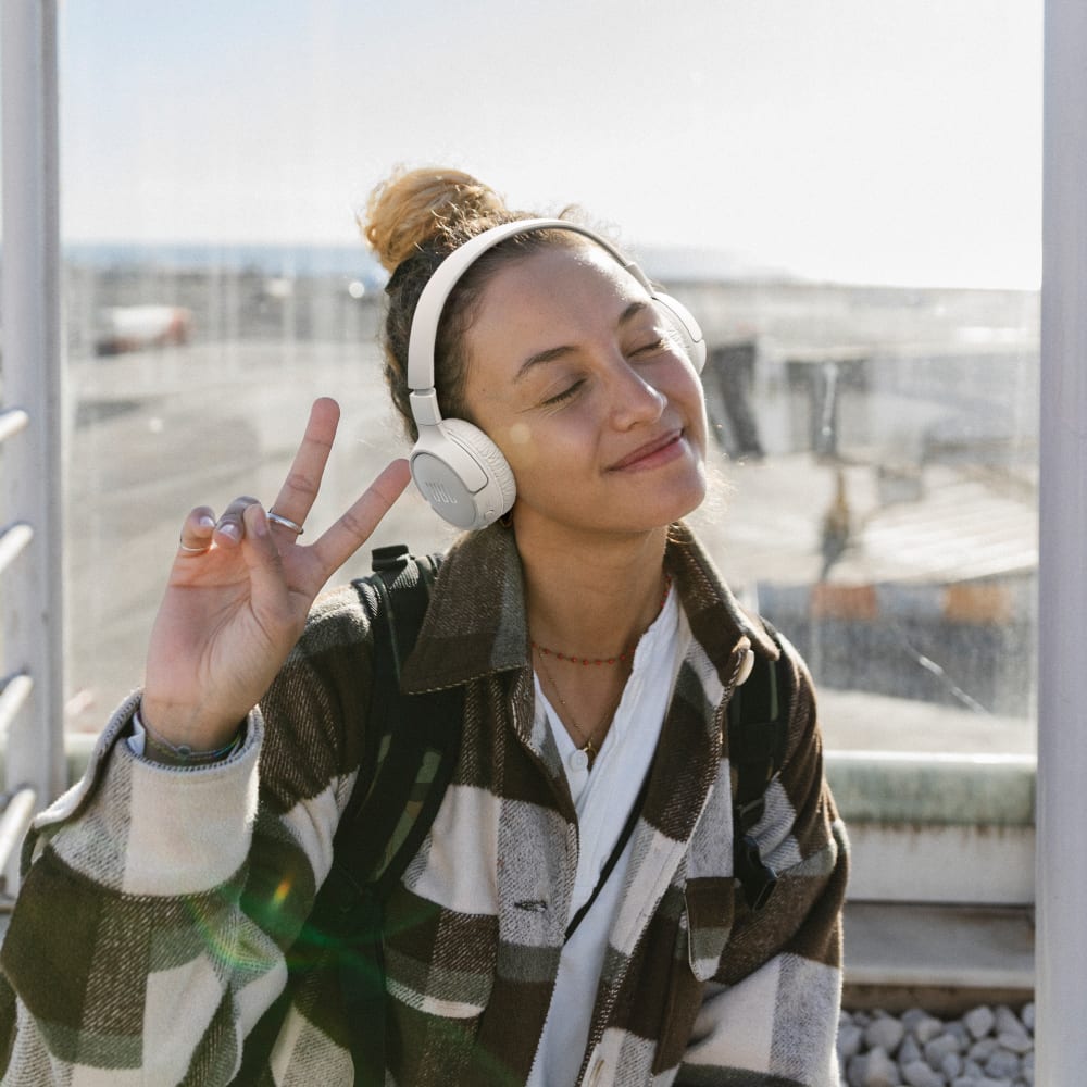 Wholesale cell phone accessory JBL - Tune 670NC On Ear Bluetooth Headphones - White