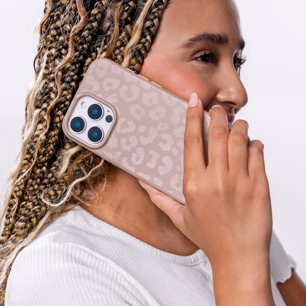 Wholesale cell phone accessory Velvet Caviar - MagSafe Case for Apple iPhone 16 Pro - Nude