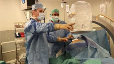 Hernie discale : une chirurgie moins lourde et inédite au Centre Clinical