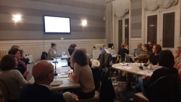 personnes en réunion 