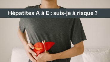 Hépatite A, B, C, D, E : comment savoir si je suis concerné, me faire dépister ou vacciner ? Image d'un homme avec en surimpression un foie rouge douloureux sur lequel il pose ses mains.
