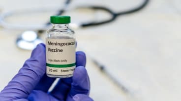 Méningite : 9 cas, dont 6 à méningocoque B, et 2 décès à Canterbury (Angleterre). Image d'une fiole anglaise de vaccin contre le méningocoque.