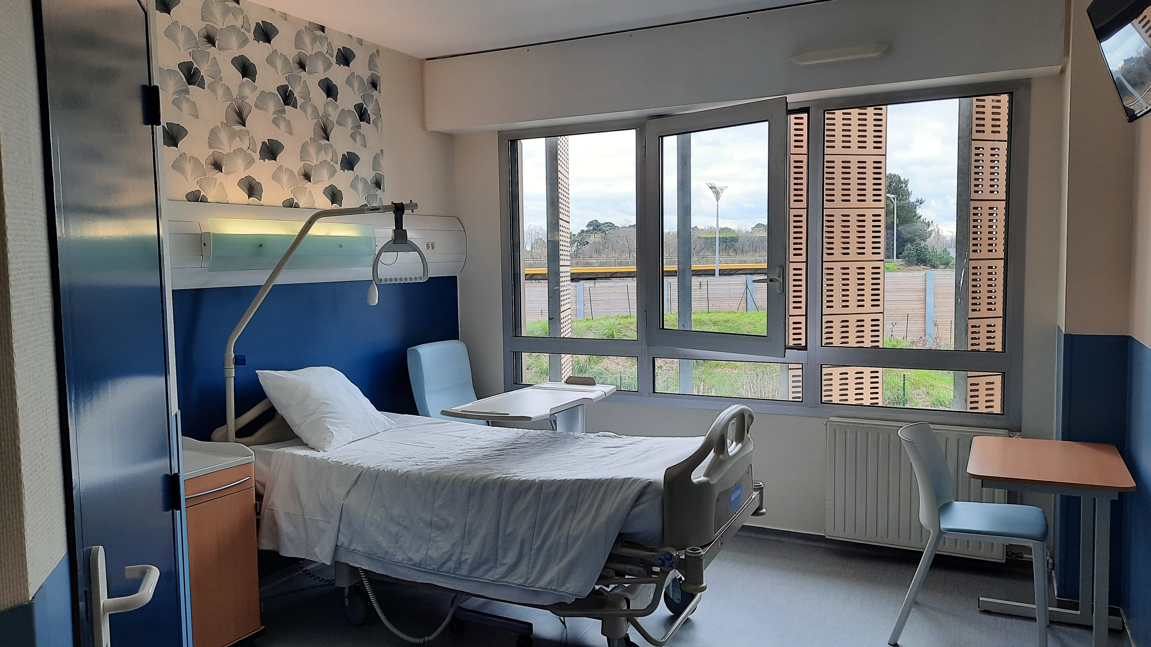 Chambre de clinique moderne ELSAN