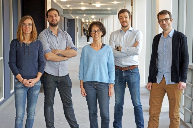 Les 4 médecins urgentistes Romain BROCHEUX, Etienne CHALON, Benjamin GICQUEL et Clara SENK avec la cadre de soins Catherine RINCKENBERGER