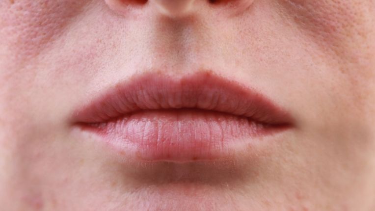 Opération de la bouche par robot à Brest. Gros plan sur une bouche.