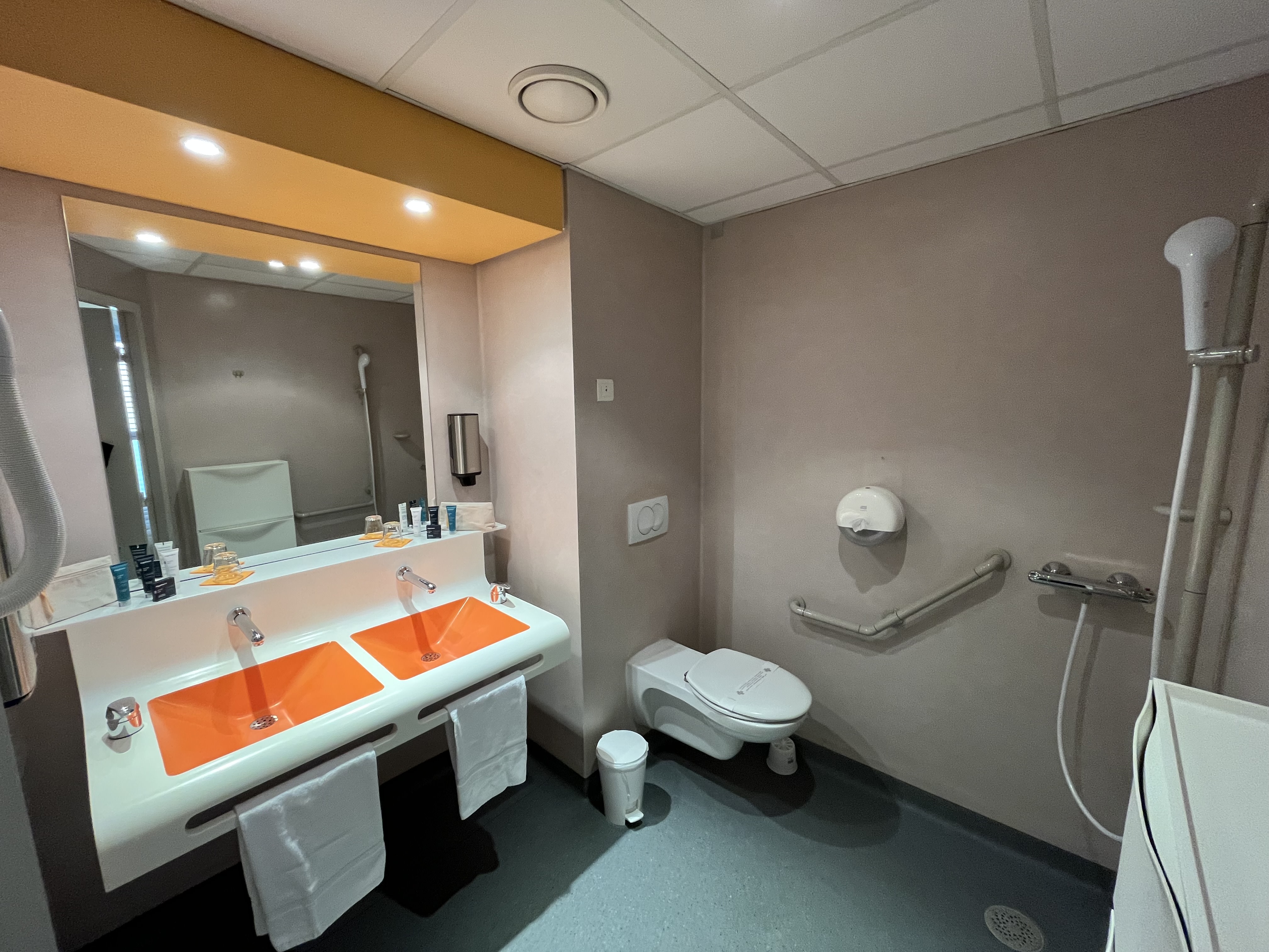 Salle de bain fonctionnelle