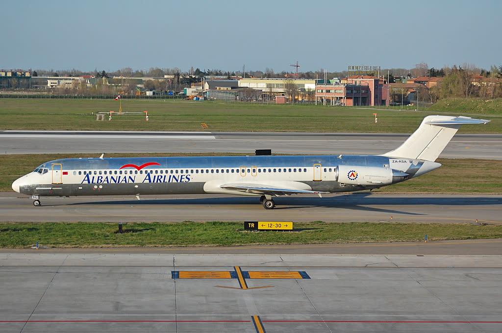 Albanian Airlines Mcdonnell Douglas MD-82