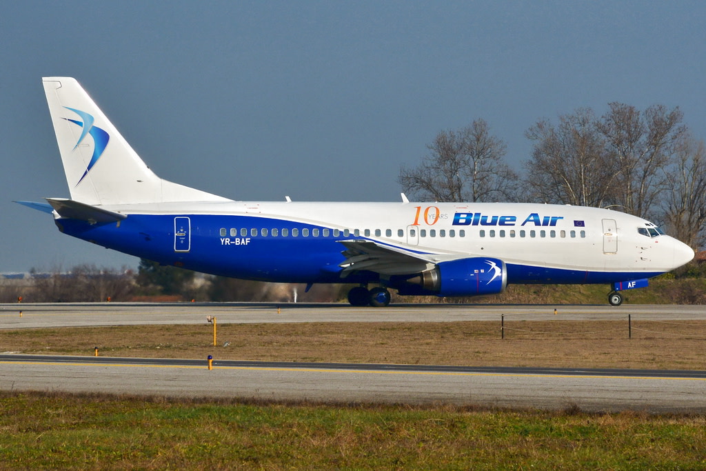 Blue Air Boeing 737-322