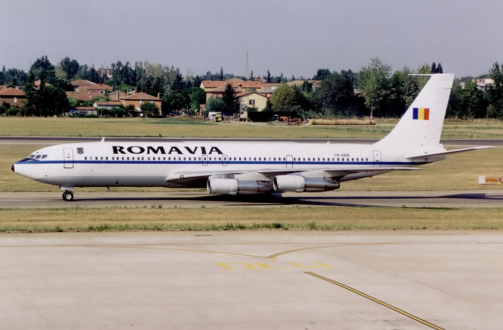 Romavia Boeing 707-300