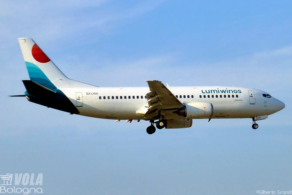 Lumiwings Boeing 737-2T4 (Adv)