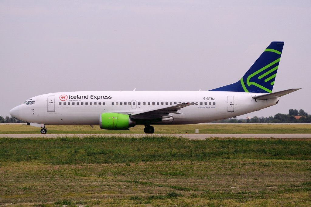 Astraeus Boeing 737-33A