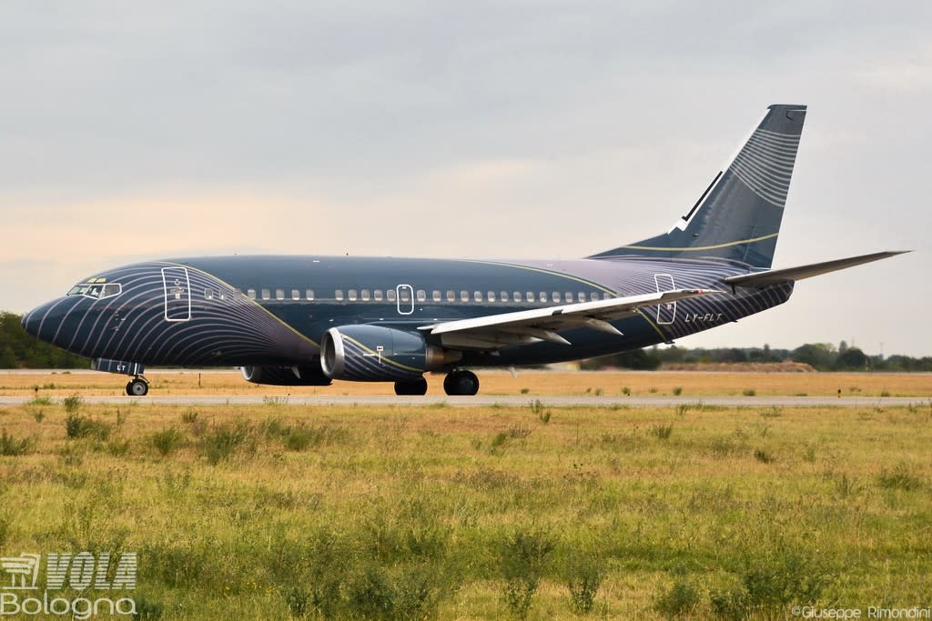 KlasJet Boeing 737-500