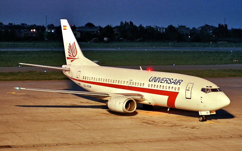 Universair Boeing 737-300