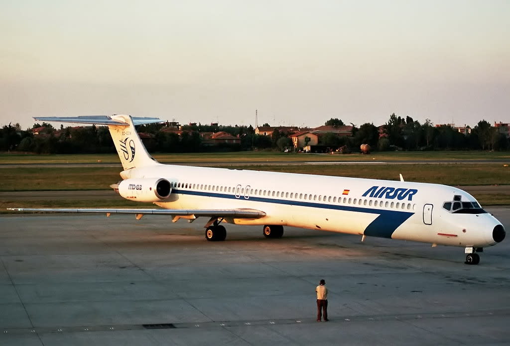 Airsur McDonnell Douglas MD-83