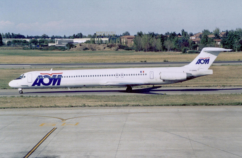 AOM McDonnell Douglas MD-83