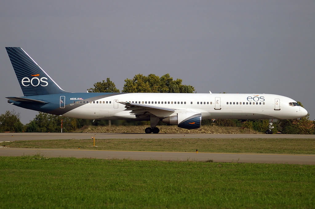 EOS Airlines Boeing 757-200